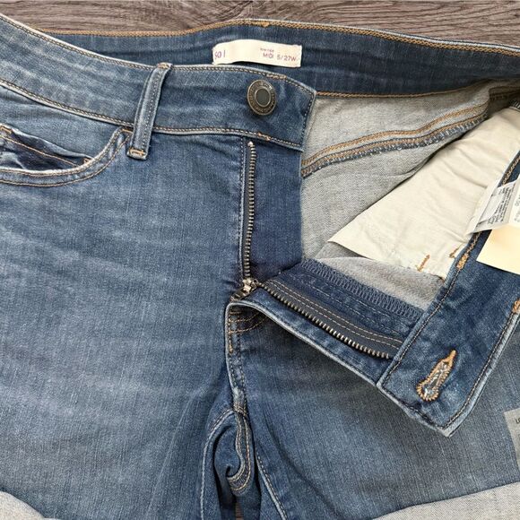 SO Women's Rolled Hem Blue Denim Shorts Size 5/27W NWT - Picture 3 of 10